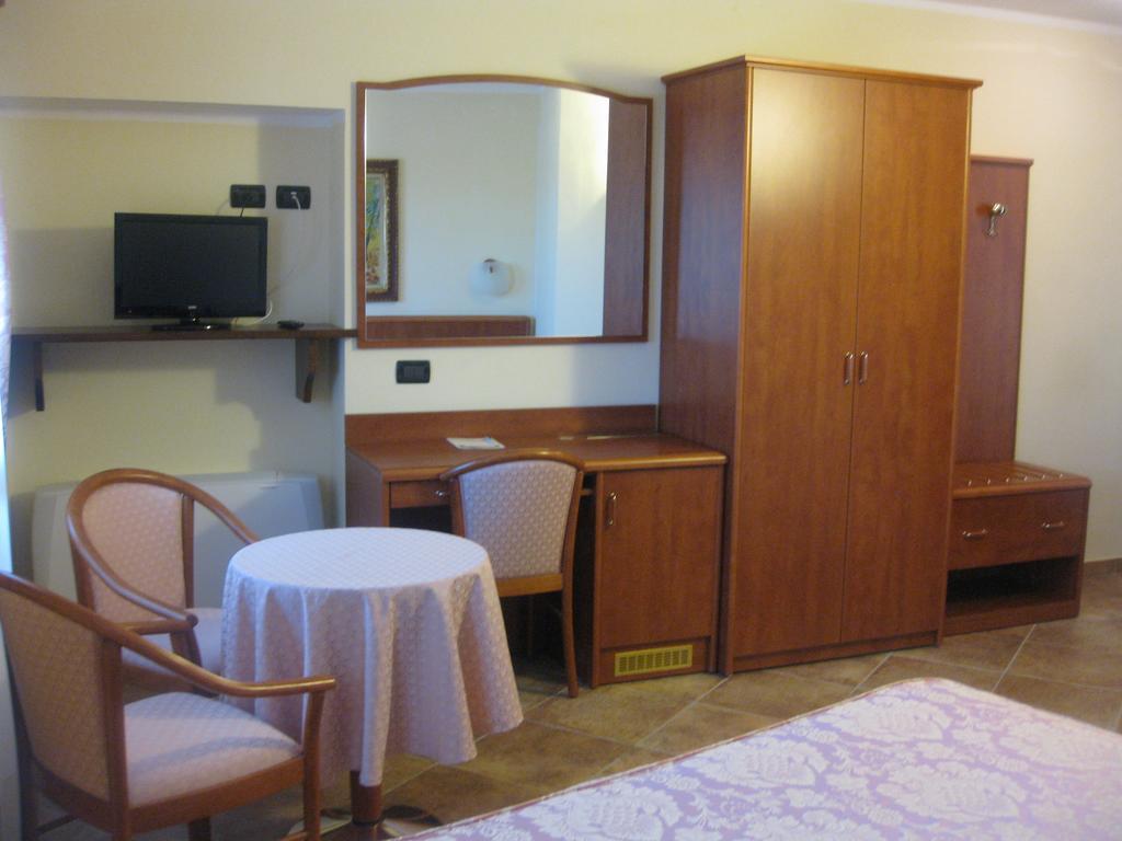 Albergo Giardino Sannazzaro de' Burgondi Habitación foto